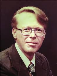 Kelly Clifton's Instagram, Twitter & Facebook