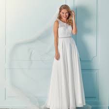 Ich biete ein neues, ungetragenes, wunderbares spitzenkleid im vintagestil der marke lilly an. Traumkleider Von Lilly Fur Die Braute Von Heute