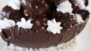 Uovo di pasqua fatto in casa. Profitterol Uovo Di Pasqua Uova Di Pasqua Idee Alimentari Dolci Pasquali