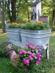 18 Cool Diy Ideas To Make Your Garden Look Great Rustic Gardens Container Gardening Garden Decor