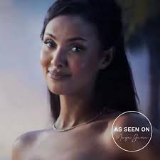 Gold Necklaxe Amaya Wears Low Island