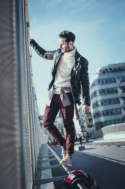 Chez son of grunge vous découvrirez la marque marseillaise banditas, ses prints rock, ses looks army de parfaits baroudeurs aussi bien que des chemise smarts, le. Look Homme Style Rock Casual 7 Le Blog De Monsieur