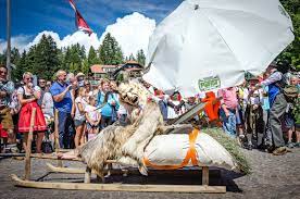 Willkommen auf der offizielle website der ♫ musikkapelle oberbozen eo am ritten / südtirol. Spaziergang Fest Maria Himmelfahrt Mit Trachtenumzug In Oberbozen