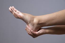 Tulang yang terbesar berguna untuk tulang loncat dan tulang tumit. Flat Foot Gejala Penyebab Dan Pengobatan Hello Sehat