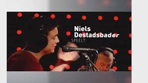 Vorig jaar mocht de zanger er twee keer optreden, dit weekend vult hij twee avondconcerten aan met een namiddagvoorstelling op zondag. Bol Com Speeltijd Niels Wiels Editie Niels Destadsbader Cd Album Muziek