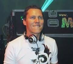 In 1998, tijs met producer dennis waakop reijers and this led to a long and. Tiesto Biography Tiesto S Club Life Radio Show