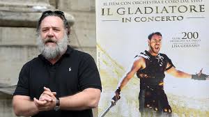 Томас арана, дерек джекоби, ричард харрис и др. Russell Crowe Faces Crowds At Colosseum For Gladiator Screening World The Times