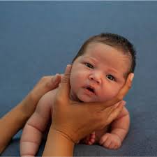 SO many questions about my Unsoothing Method for newborns, I figured I'd  make another post about it! ⠀⠀⠀⠀⠀⠀⠀⠀⠀⠀⠀⠀⠀⠀⠀⠀⠀⠀ ᴡʜᴀᴛ ᴜɴsᴏᴏᴛʜɪɴɢ ɪs ɴᴏᴛ:  Letting baby cry...EVER Withholding nourishment from a hungry newborn ...