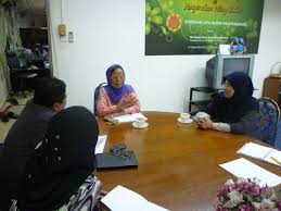 Op 1 maart 1973 werd ze na de pensionering van tun tan sri dr. Nisah Haji Haron S Blog Tan Sri Aishah Ghani Masih Seorang Pejuang February 26 2012 16 00