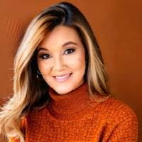 Kimberly Buxton's Instagram, Twitter & Facebook