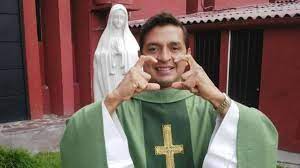 La vez que el Padre 'Chucho' iba a abandonar la iglesia por amor -  ELHERALDO.CO