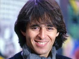 In just a few hours, more than 300,000 users had already listened to at least one of his songs on spotify. Musiclassroom Puisque Tu Pars Jean Jacques Goldman Music Analysis Song