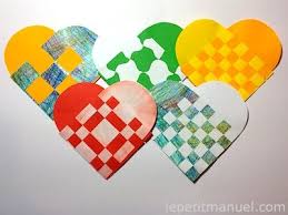 Tresser Des Coeurs En Papier Le Blog Du Petit Manuel Le Petit Manuel Travaux Manuels Et Loisirs Coeur En Papier Artisanat De Saint Valentin Coeur Tresse