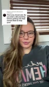 Victoria Hickman's Instagram, Twitter & Facebook