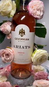 Познакомьтесь с новинками от Gevorkian Winery — изысканными винами из  автохтонных сортов Вайоц Дзора:, 🍇 Ariats Voskehat (белое) — лёгкое,  цветочно-медовое вино с освежающей кислотностью и элегантным ...