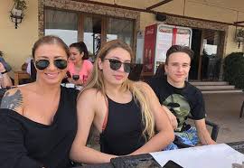 Przegląd sportowy piłka nożna ligi zagraniczne polacy za granicą. Gestul Uimitor FÄƒcut De Anamaria Prodan FaÅ£Äƒ De BÄƒiatul Lui Reghecampf Cum Se PoartÄƒ De Fapt Cu Fiul Vitreg Spynews Ro