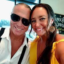 Kurt Combs's Instagram, Twitter & Facebook