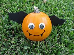 Speaking of hot trends and pumpkin decorating ideas for halloween, you simply do not want to miss out on painted pumpkins. Cute Little Pumpkin Bat Pumpkin Painting Party Pumpkin Drawing Creative Pumpkin Painting