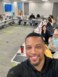 Dee Miles's Instagram, Twitter & Facebook