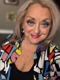 Senior artist expresses individuality through makeup