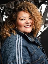 Imagina você encontrar uma fotógrafa que encontre sua essência antes mesmo  de você chegar ao estúdio, méiense? Pois você precisa conhecer a Ellen  Soares do @auracorporativa 📸 Eu sinceramente achei que não