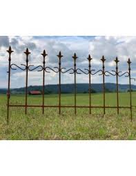 Hier Dekorativen Zaun Aus Metall Mit Rostpatina Kaufen