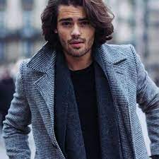 Coupe de cheveux mi long homme et barbe épaisse. Coiffure Homme 2021 Les Coupes De Cheveux Pour Homme Qui Font Craquer Les Filles