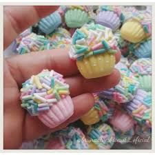 Mavalério granulado crocante 500g colorido , utilizado para decoração de bolos,tortas e docinhos, ideal também para pistas de sorveterias pode ser consumido puro é recomendado para aplicar sobre chantilly ou creme branco. Pin On Polymer Clay