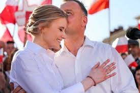 Check spelling or type a new query. Kinga Duda Dostala Prace U Prezydenta Co Corka Dudy Bedzie Robic Tak Lis Z Tego Zartuje Super Express Wiadomosci Polityka Sport