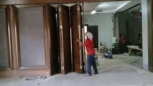 Namun, perhatikan saat anda akan menggunakan engsel ini untuk material pintu yang lebih berat. Setting Pintu Lipat Lipat Youtube