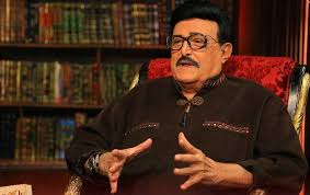 وفاء الكيلاني طلبت من سمير غانم أن يتحدث باللهجة الصعيدية، قال إن الذى يتمكن من اللهجة الصعيدية الفنان الراحل جورج سيدهم، موضحاً أنه لا يجيد. Nsogtb0p 6n 9m