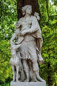 Artemis The Chaste Huntress You Really Didn T Want To Mess With This Greek Goddess Deesse Beaux Arts Art