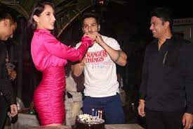 It's varun dhawan's birthday today and his buddy arjun kapoor had the best virtual birthday gift for him. Nora Fatehi Varun Dhawan Bhushan Kumar At Nora Fatehi S Birthday Party In Bandra On 5th Feb 2019 Varun Dhawan Bollywood Photos