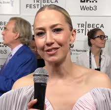 Carrie Coon Biography, Age, Height, Net Worth, Family & More