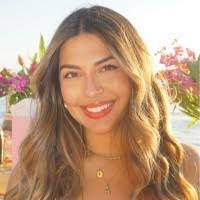 Aixa Nieves's Instagram, Twitter & Facebook