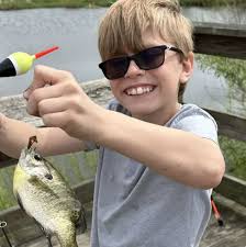 REST IN PARADISE 🙏 Nearly 200 people show up to funeral for 10-year-old  Sammy Teusch, who died by suicide. 💔 MORE:  https://www.kens5.com/article/news/local/nearly-200-people-show-up-for-greenfield-10-year-old-sammy-teusch-who-died-by-suicide/531  ...