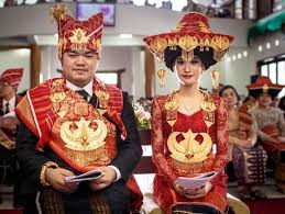 Negeri perak merupakan negeri yang kedua terbesar di semenanjung malaysia selepas pahang, dan keempat terbesar di malaysia. 4 Pakaian Adat Batak Serta Nama Gambar Dan Penjelasannya