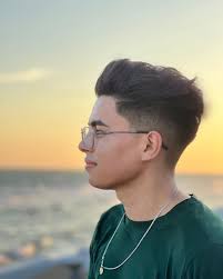 Efren Ayala's Instagram, Twitter & Facebook