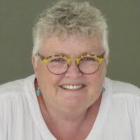 Janine Hanna's Instagram, Twitter & Facebook