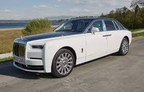 Many rolls owners are passionate art collectors, and rolls has actually managed to turn the phantom's dash into a gallery space: Rolls Royce Phantom Viii Review Gtspirit