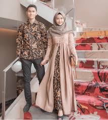 Baju kebaya dengan atasan brokat navy dan rok lilit. Brokat Baju Couple Kondangan Kekinian Jual Batik Pasangan Gamis Brokat Kondangan Pesta Remaja Kekinian Dvm25 Kota Pekalongan Batik Putra Ilyas Tokopedia 1 897 Likes 38 Talking About This Headway Movie