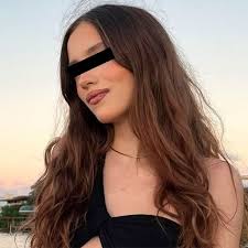 Sin comentarios, a veces las personas apoyan a personajes mediáticos sin  importar el crimen que haya realizado. A veces las mismas mujeres se dañan  a otras mujeres, también cometen feminicidios.