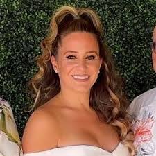 Rebecca Buss's Instagram, Twitter & Facebook