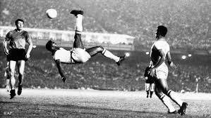 The only player in history to win three world cups (1958, 1962 and 1970), pele is considered by many to be the greatest footballer of all time. Pele Die Fussball Ikone Alle Multimedialen Inhalte Der Deutschen Welle Dw 23 10 2020