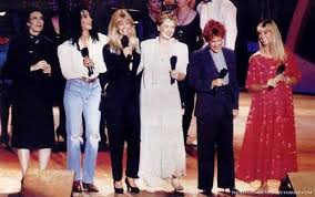 Cher bumping Goldie Hawn at 2:25 is more than enough for me - Meryl Streep, Bette  Midler, Cher, Olivia Newton-John, and Goldie Hawn stepped onto the stage  for What a Wonderful World,
