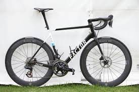 Britain's chris froome is forced to run without a bike after a crash with a motorbike on mont ventoux, one of the tour de france's most iconic climbs. This Is The Bike Chris Froome Could Be Riding In 2021 Cycling Weekly
