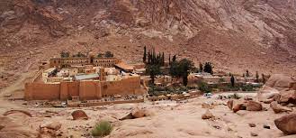Urmand sfatul acestui vazator cu duhul, calugarii de pe sinai au urcat pe varful . MÄƒnÄƒstirea Sfanta Ecaterina Din Muntele Sinai Wikipedia