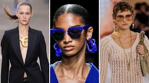 Färgerna, plaggen, skorna, väskorna, smyckena för sommaren 2025