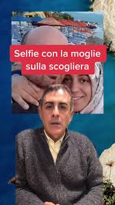 In un tweet, carmelo abbate si espresso molto criticamente in merito a quanto sta accadendo ora sul caso denise pipitone, la bambina scomparsa a quasi 4 anni di età da mazara del vallo, e della quale da 17 anni non si sa più nulla.nel suo tweet carmelo abbate ha scritto: Greenscreen Cab Storiedeglialtri Carmeloabbate Foryoupage Perte Storyteller Storietime Storiavera Marito Moglie Selfie Vacanza