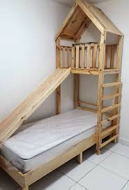 repurposed wood pallet kids bunk bed idees de lit meubles en bois de palettes cadre de lit en palette